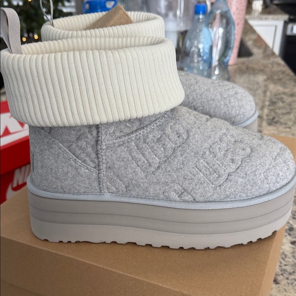 UGG Women's Cozy Gray and Cream Platform Slippers - Picture 4 of 6